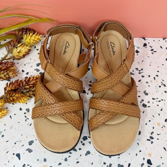 NEW Clark’s Laurieann Rena Leather Tan Hook & Loop Strappy Women’s Sandals Sz 10 - Picture 3 of 10